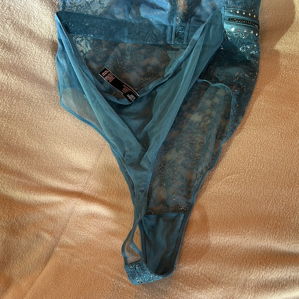 Size XL Victoria’s Secret thong-back halter Teddy in aqua blue. - Picture 4 of 6